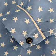 Cargar imagen en el visor de la galería, Mini blusones falleros para peques de 0 a 2 años. Color: estrellas azul