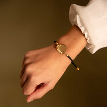 Cargar imagen en el visor de la galería, Pulsera fallera con peineta