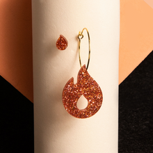 Cargar imagen en el visor de la galería, Pendientes de metacrilato naranja con forma de lágrima,