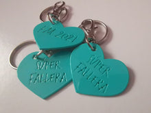 Cargar imagen en el visor de la galería, Llavero súper fallera cor aguamarina.