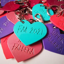 Cargar imagen en el visor de la galería, Llavero corazón fallero