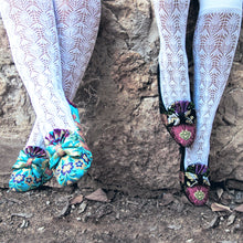 Cargar imagen en el visor de la galería, Calcetines de traje regional para mujer. Fallera y Bellesa.