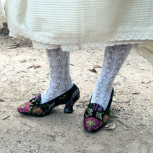 Cargar imagen en el visor de la galería, Calcetines de traje regional para mujer. Fallera y Bellesa.