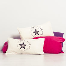 Cargar imagen en el visor de la galería, Cojines sigue soñando.