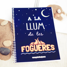 Cargar imagen en el visor de la galería, Libreta 'A la llum de les fogueres'.