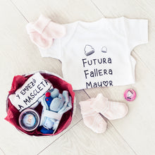 Cargar imagen en el visor de la galería, Pack de regalos falleros para bebé.