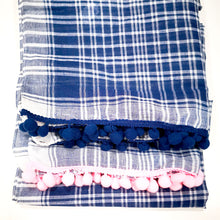 Cargar imagen en el visor de la galería, Pañuelo fallero de cuadros con pompones