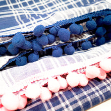 Cargar imagen en el visor de la galería, Pañuelo fallero con pompones.