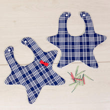 Cargar imagen en el visor de la galería, Babero para bebés falleros. Con forma de estrella y tela fallera a cuadros.