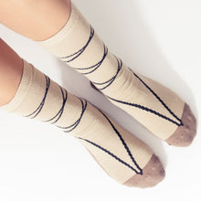 Cargar imagen en el visor de la galería, Calcetines valencianos con dibujo de espardenya