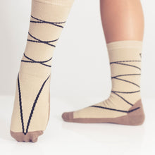 Cargar imagen en el visor de la galería, Calcetines valencianos con dibujo de espardenya.
