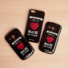 Cargar imagen en el visor de la galería, Fundas falleras de móvil 'Cor encés en flama'