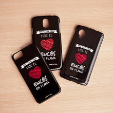 Cargar imagen en el visor de la galería, Fundas falleras de móvil 'Cor encés en flama'