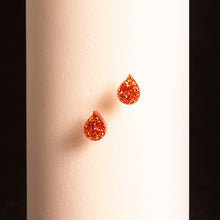 Cargar imagen en el visor de la galería, Pendientes de metacrilato naranja con forma de lágrima,