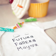 Cargar imagen en el visor de la galería, Body de Fallas para bebé niña con mensaje Futura Fallera Mayor.
