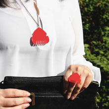 Cargar imagen en el visor de la galería, Collar de metacrilato rojo con forma de peineta.

