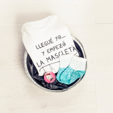 Cargar imagen en el visor de la galería, Pack de regalos falleros para bebé.
