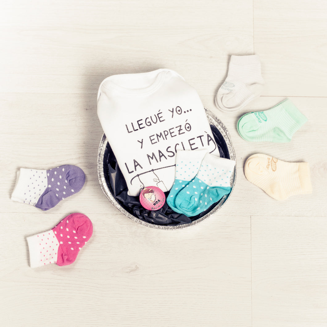 Pack de regalos falleros para bebé.