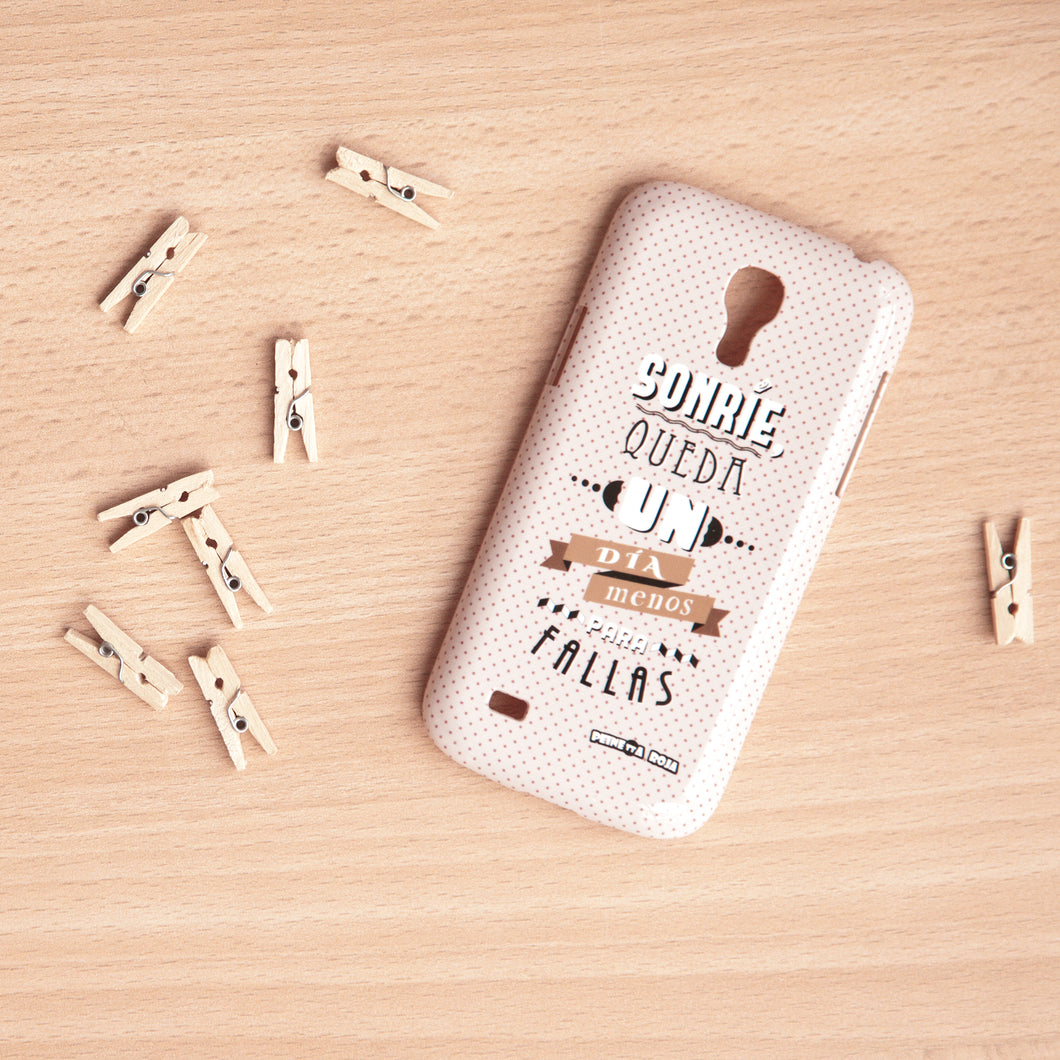 Funda móvil fallas sonríe.